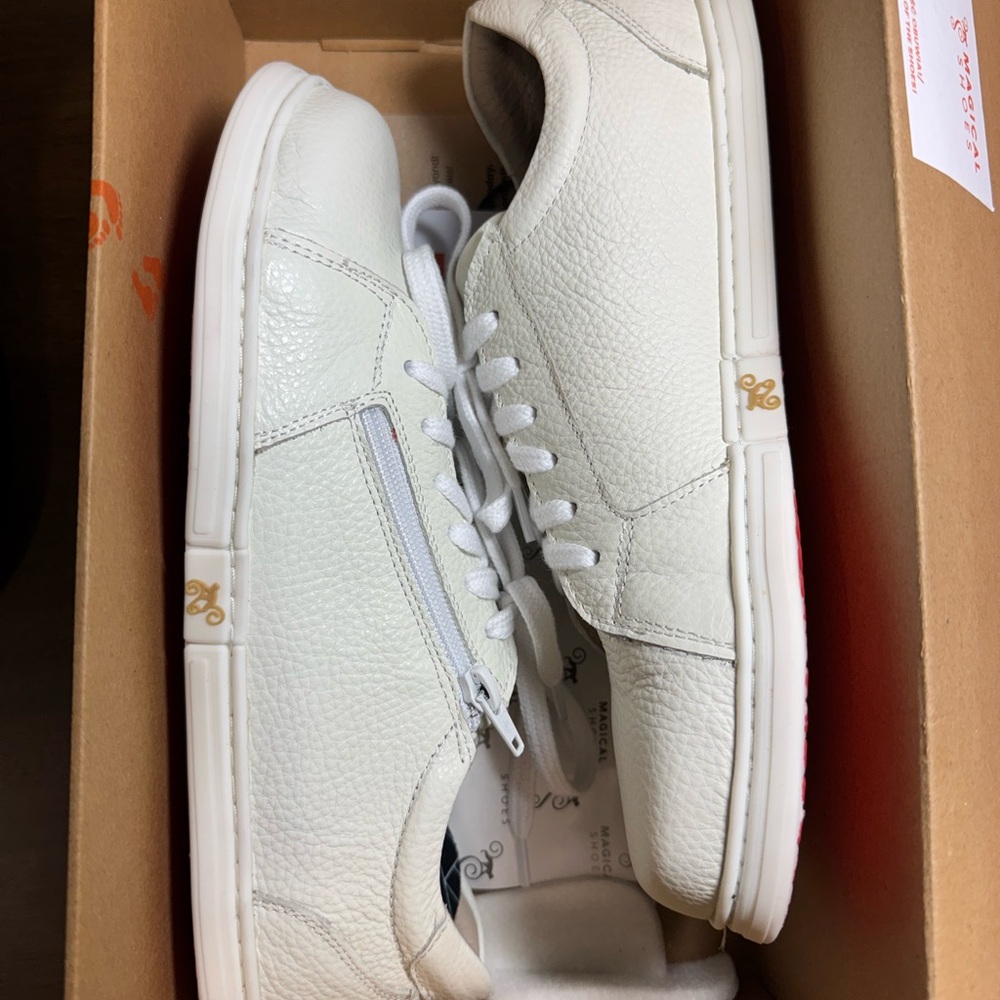 MAGICAL SHOES 42 White Leather Women's Sneakers